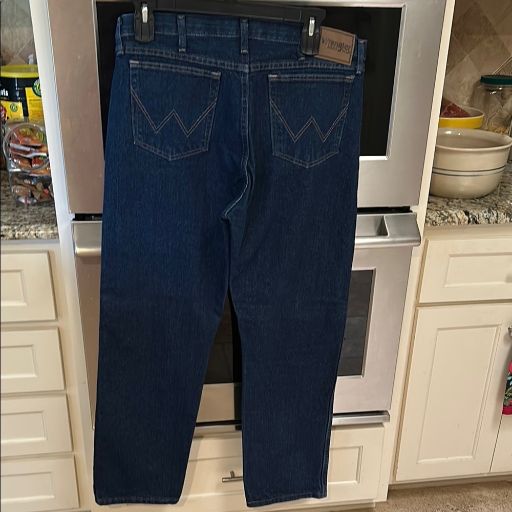 Wrangler Blue Straight-Leg Jeans with Classic Stitching